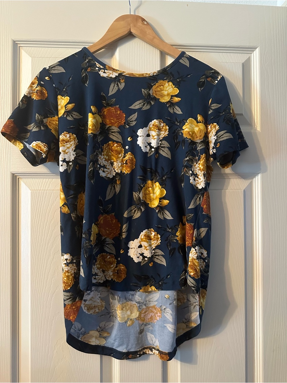 Justify Navy Short-Sleeve Floral Tee with Yellow & White Blooms